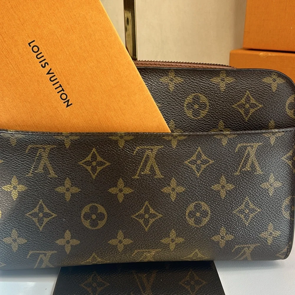 Louis Vuitton LOUIS VUITTON Clutch